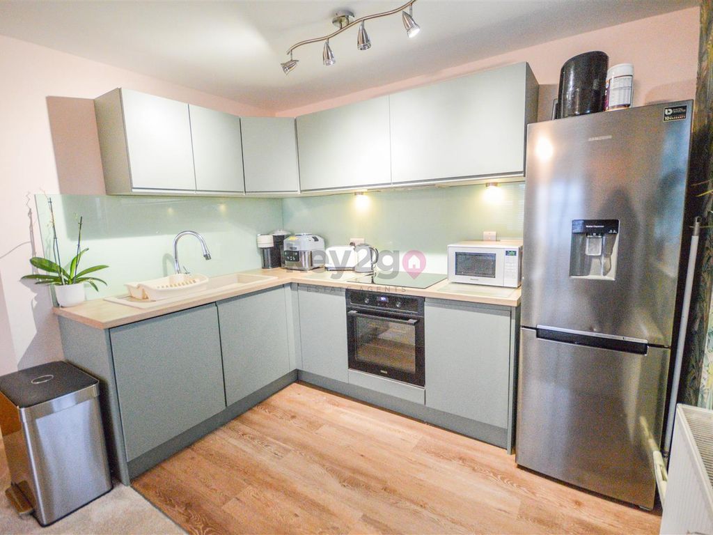 2 bed flat for sale in High Street, Eckington, Sheffield S21, £150,000