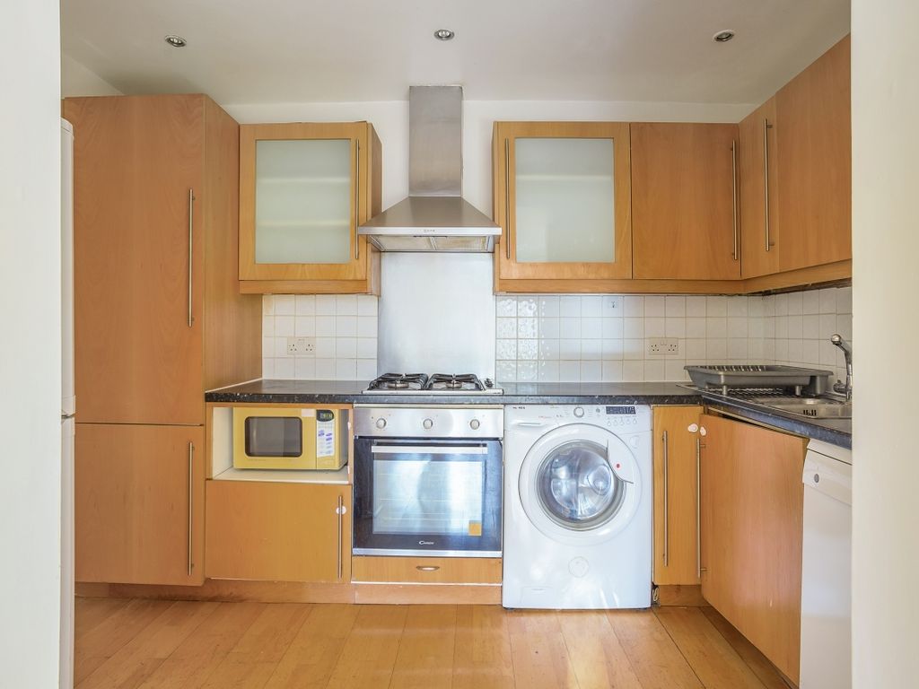 2 bed flat to rent in Elgin Avenue, London W9, £2,750 pcm