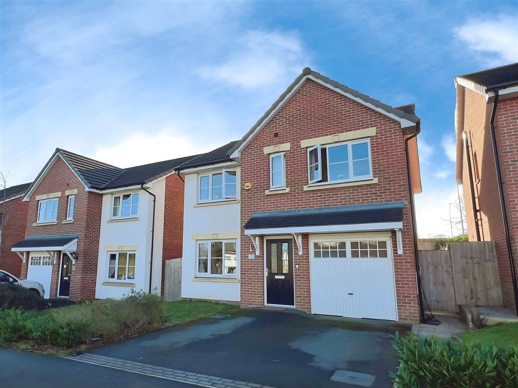 4 bed detached house for sale in Hill Top Grange, Davenham, Northwich CW9, £410,000