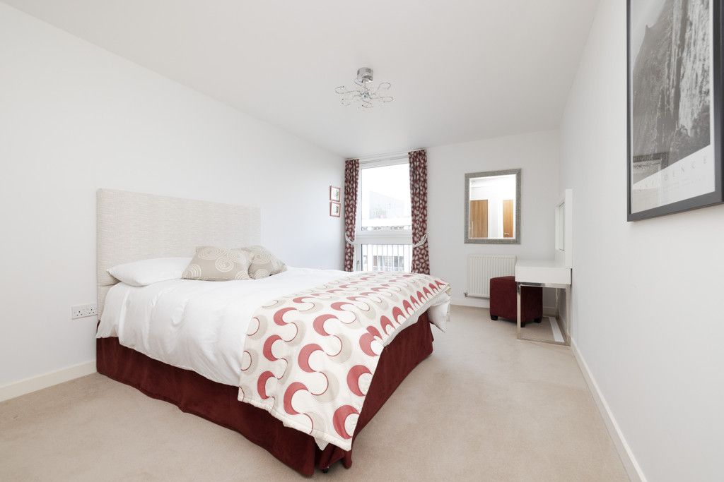 Serviced flat for sale in Flat 8 42 Kimmerghame Drive, Fettes, Edinburgh EH4, £325,000