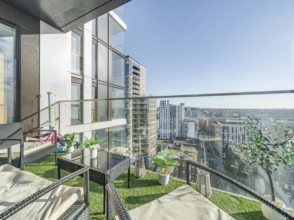 2 bed flat for sale in Tidemill Square, Greenwich Peninsula, Greenwich, London SE10, £700,000