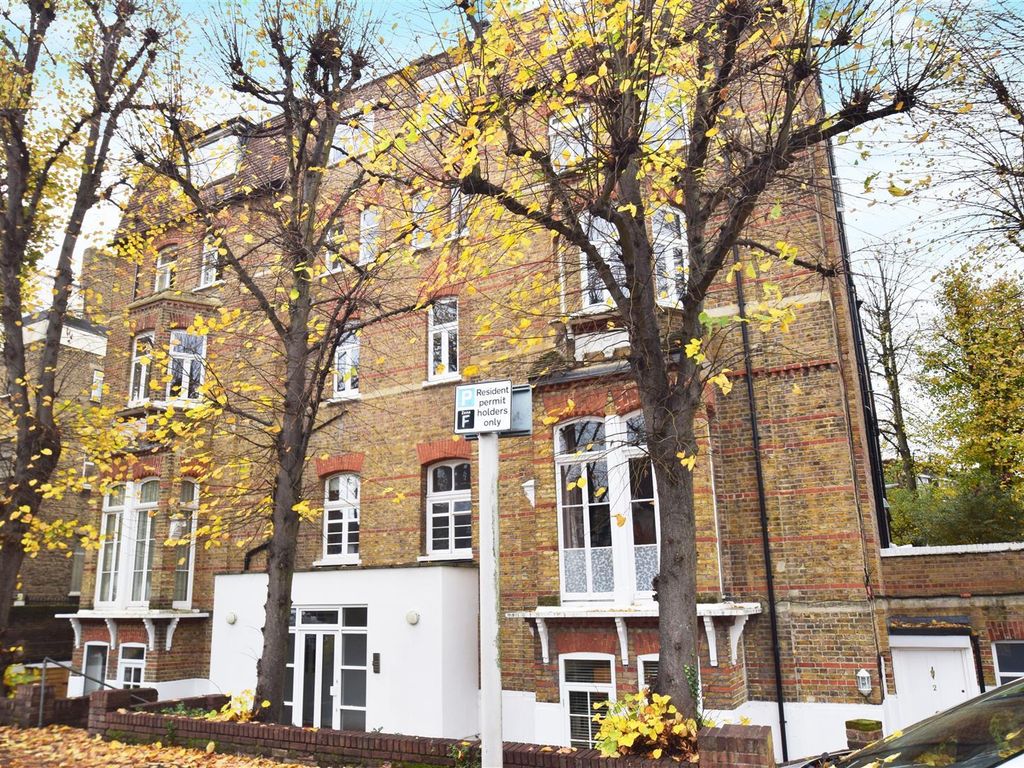 2 bed flat to rent in Arlington Road, Twickenham TW1, £1,850 pcm