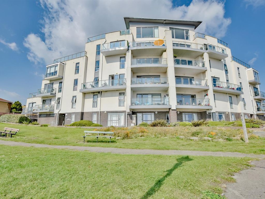 1 bed flat for sale in The Waters Edge, The Knap, Barry CF62, £299,500