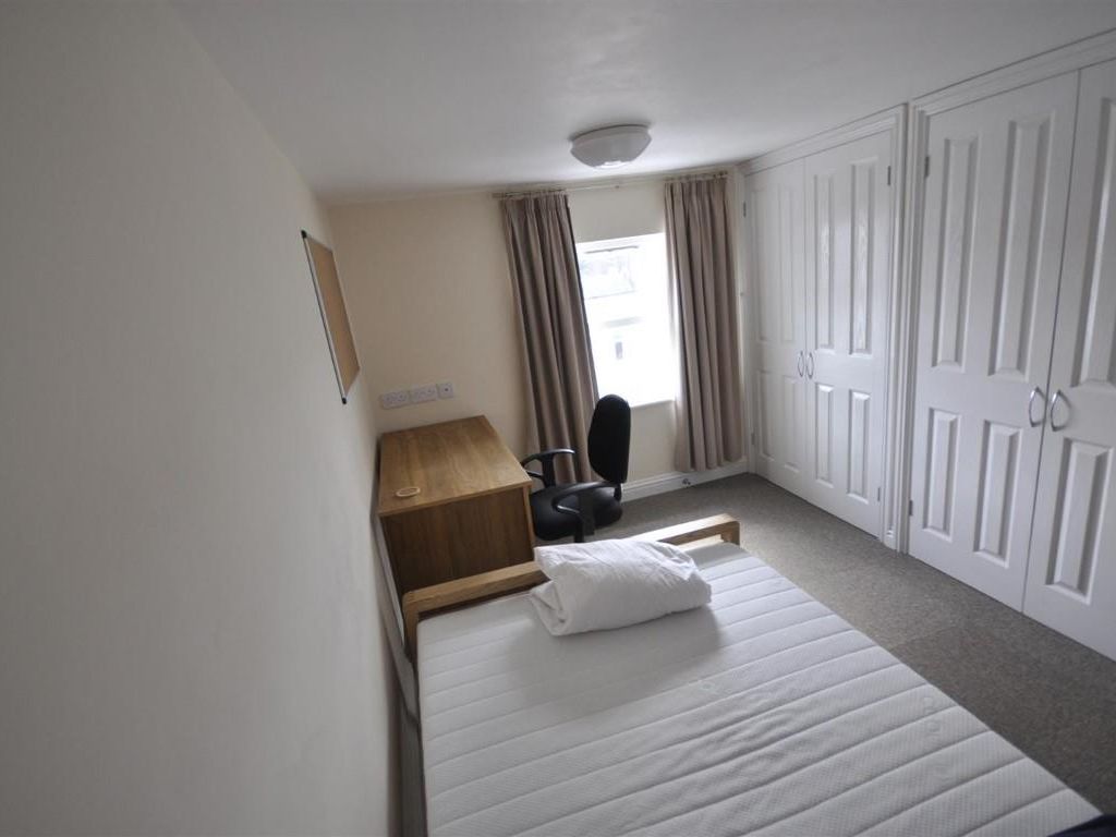 Room to rent in Gloucester Place, Cheltenham GL52, £570 pcm
