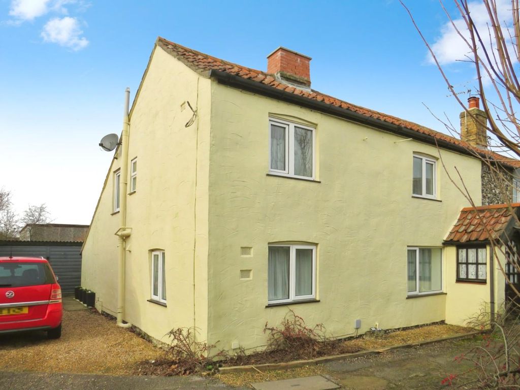 3 bed end terrace house for sale in Thetford Road, Brandon IP27, £240,000