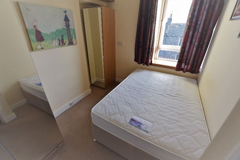 1 bed flat to rent in Wallfield Place, Rosemount, Aberdeen AB25, £595 pcm
