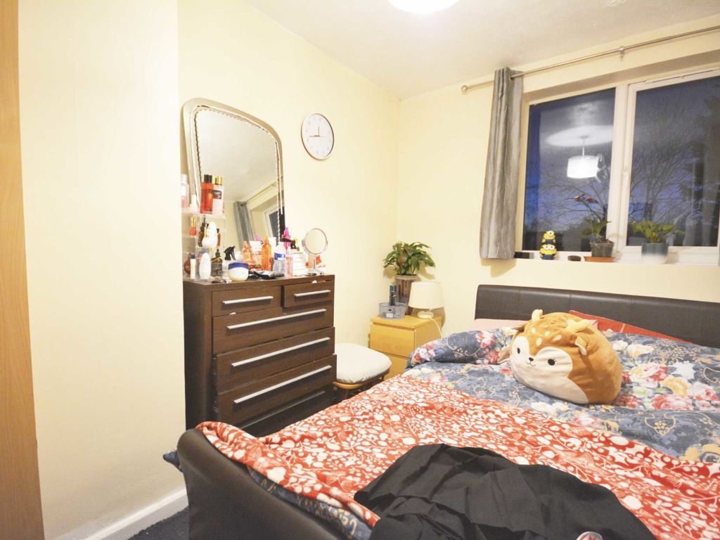 2 bed property to rent in Littlefield Road, Burnt Oak, Edgware HA8, £2,050 pcm