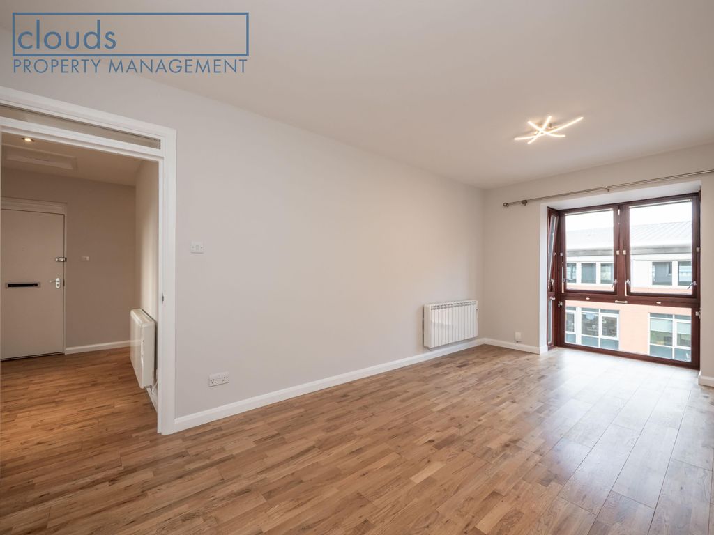 2 bed flat to rent in Logie Green Road, Edinburgh EH7, £1,400 pcm