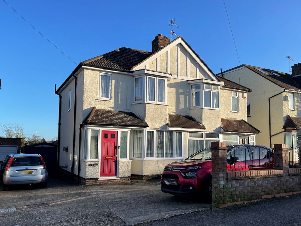 3 bed semi-detached house for sale in Auckland Road, Potters Bar EN6, £539,950