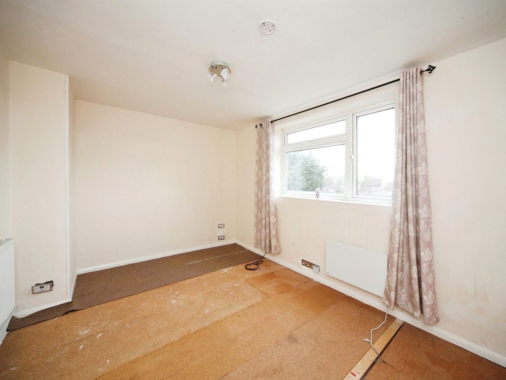 Studio for sale in High Street South, Dunstable LU6, £55,000