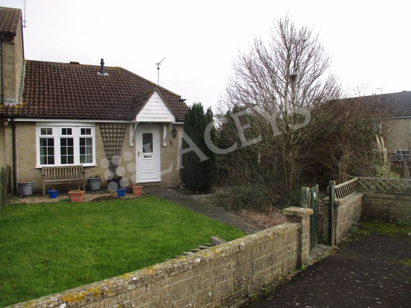 2 bed bungalow to rent in Tresco Spinney, Yeovil BA21, £925 pcm
