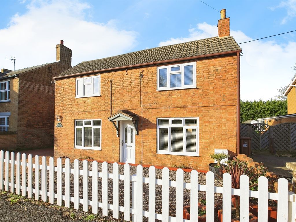 2 bed detached house for sale in High Road, Guyhirn, Wisbech PE13, £270,000