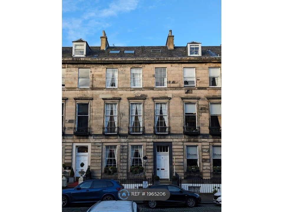 2 bed flat to rent in Gloucester Place, Edinburgh EH3, £2,200 pcm