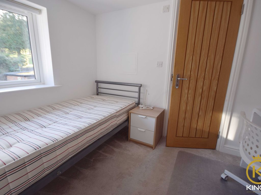 Room to rent in Portsmouth Road, Guildford GU2, £645 pcm