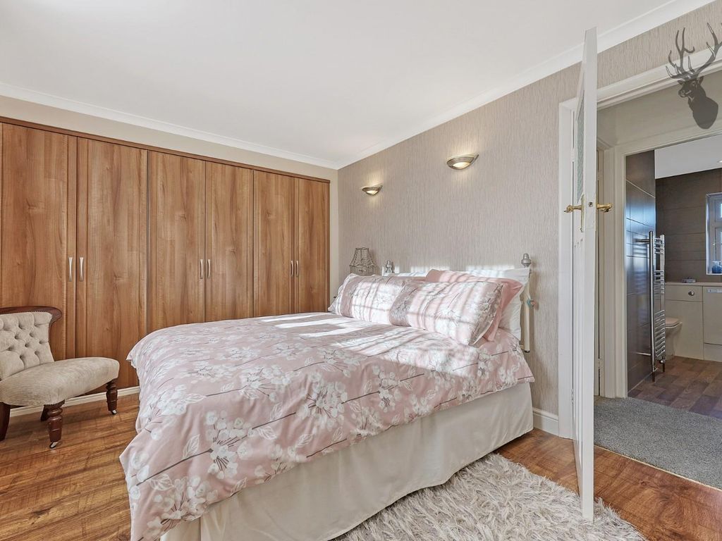 2 bed terraced house for sale in Hawkdene, Chingford, London, London E4, £475,000