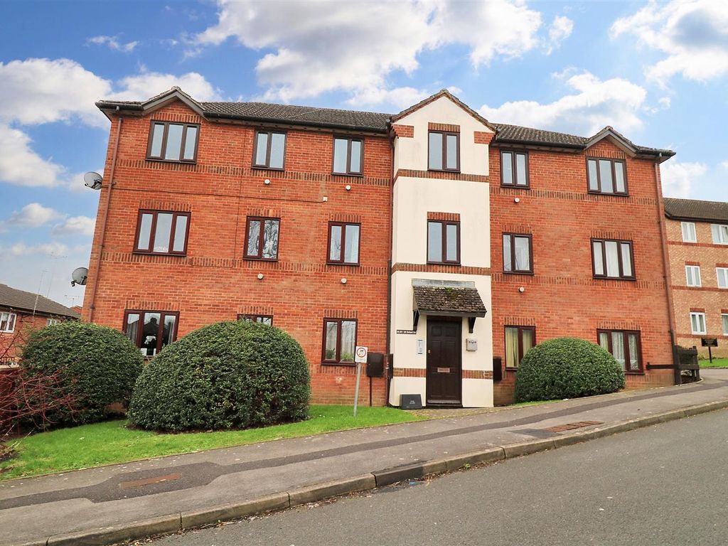 2 bed flat for sale in Orchard Court, Orchard Road, Trowbridge BA14, £125,000