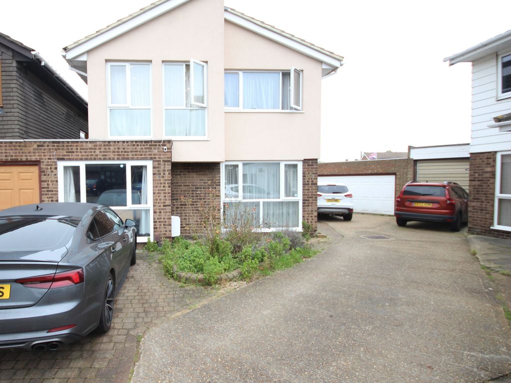 4 bed detached house for sale in Bartley Close, Benfleet SS7, £460,000