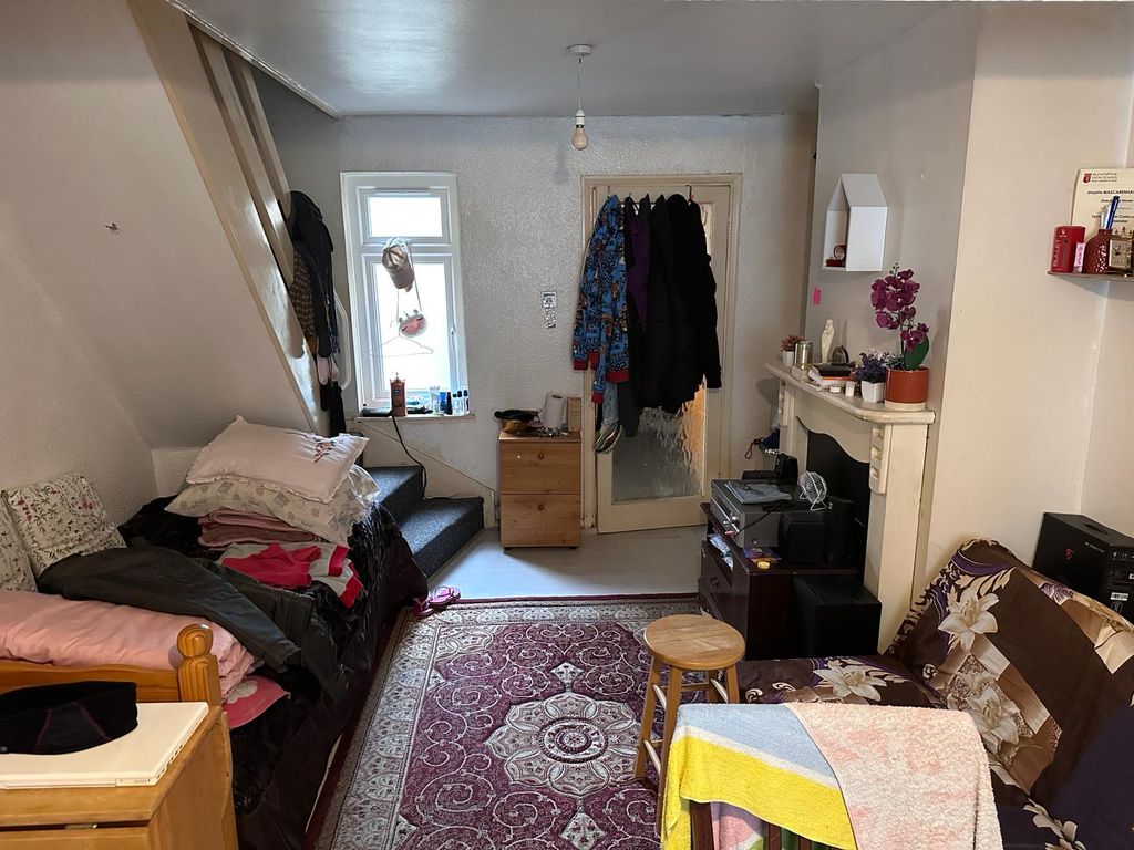2 bed terraced house for sale in New Road, Hounslow TW3, £360,000