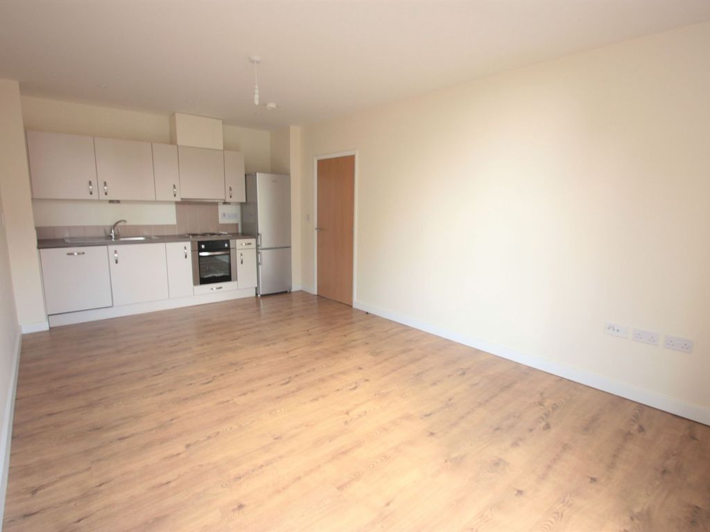 2 bed flat to rent in London Road, Maidstone ME16, £1,200 pcm