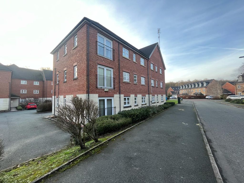 2 bed flat for sale in Hartford Drive, Bury BL8, £149,950