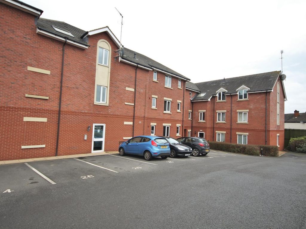 2 bed flat to rent in Eaton Court, Trent Road, Nuneaton CV11, £775 pcm