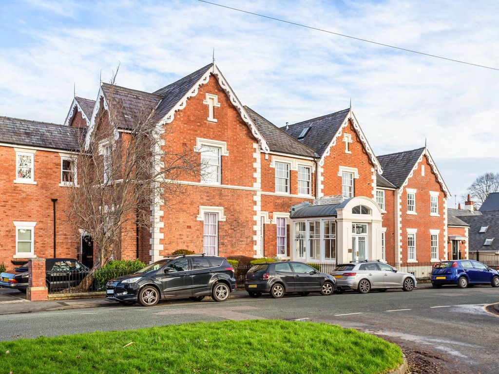 2 bed flat for sale in Victoria Crescent, Chester, Cheshire CH4, £395,000