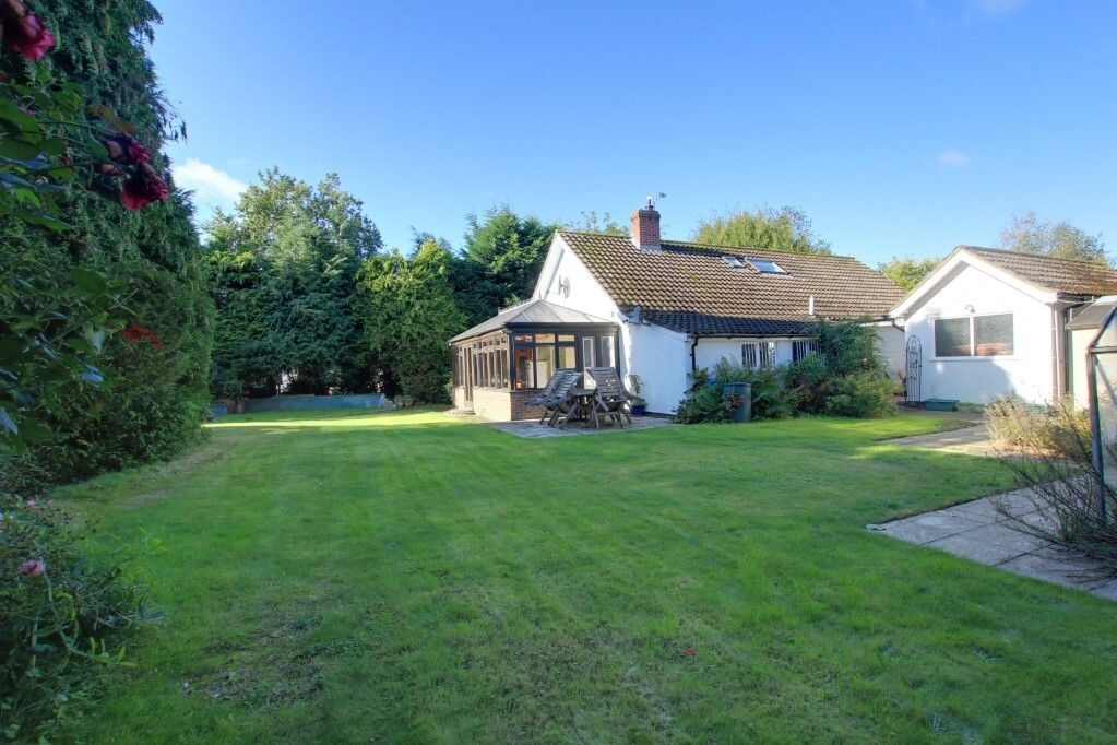 3 bed detached house for sale in Upper Basildon, Reading, Berkshire RG8, £775,000