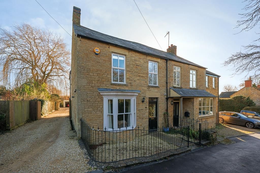 4 bed cottage for sale in Chipping Norton, Oxfordshire OX7, £775,000