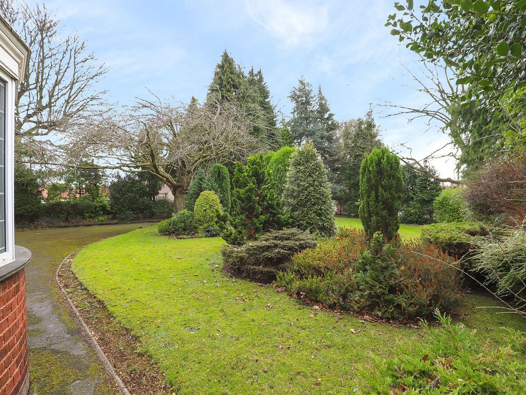 4 bed detached bungalow for sale in South Ridge, Hollow Lane, Mosborough, Sheffield S20, £475,000