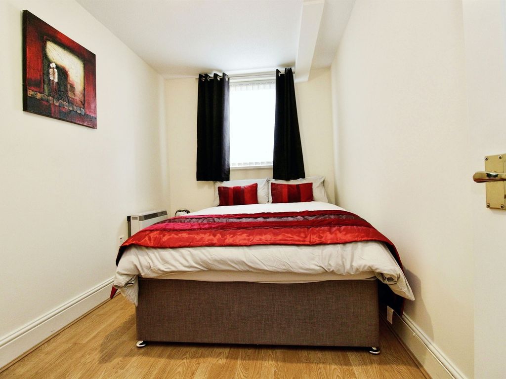 2 bed flat for sale in Llansannor Drive, Cardiff CF10, £195,000
