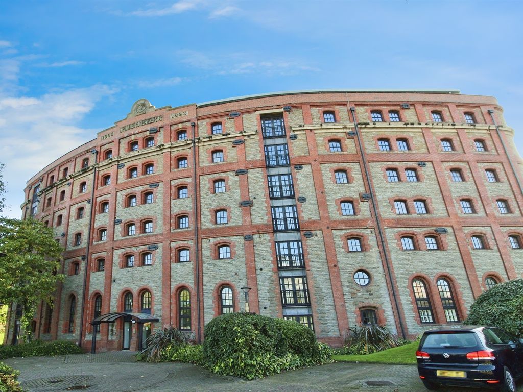 2 bed flat for sale in Llansannor Drive, Cardiff CF10, £195,000
