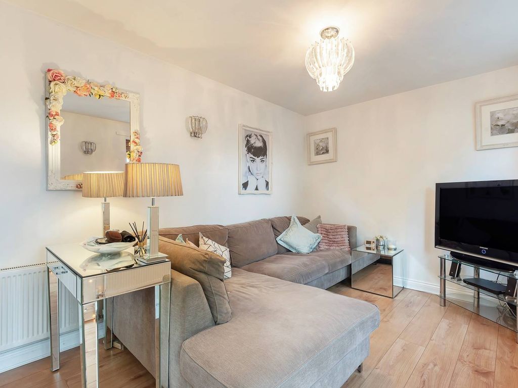 1 bed flat for sale in Beulah Hill, Upper Norwood, London SE19, £300,000