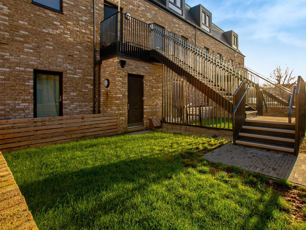 2 bed flat for sale in South Carron Wynd, Edinburgh EH6, £325,000