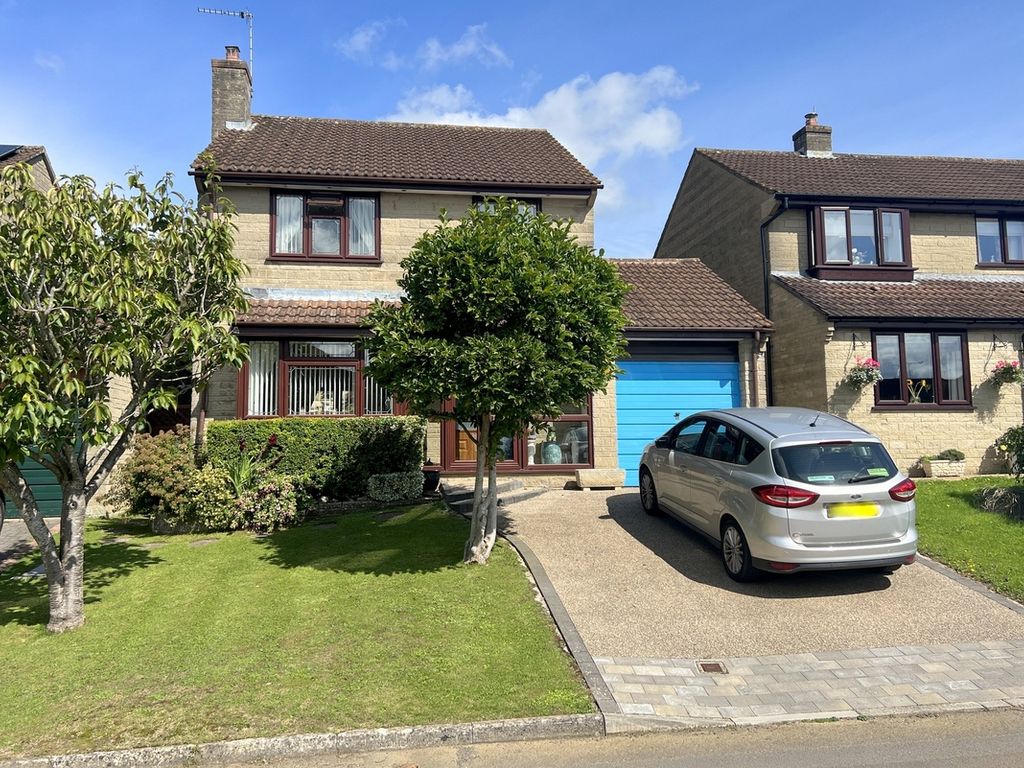 4 bed detached house for sale in Wincanton, Somerset BA9, £375,000