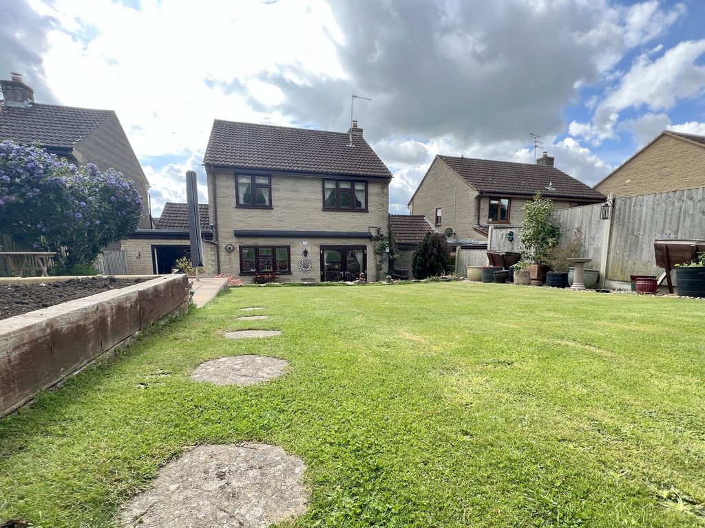 4 bed detached house for sale in Wincanton, Somerset BA9, £375,000