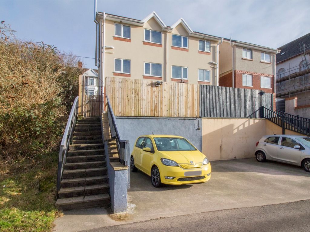 4 bed town house for sale in Caerphilly Road, Senghenydd, Caerphilly CF83, £170,000