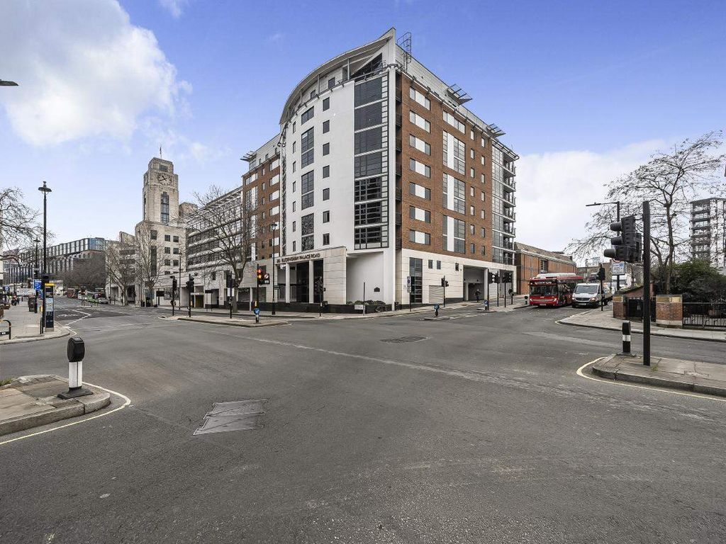 1 bed flat for sale in Buckingham Palace Road, London SW1W, £595,000