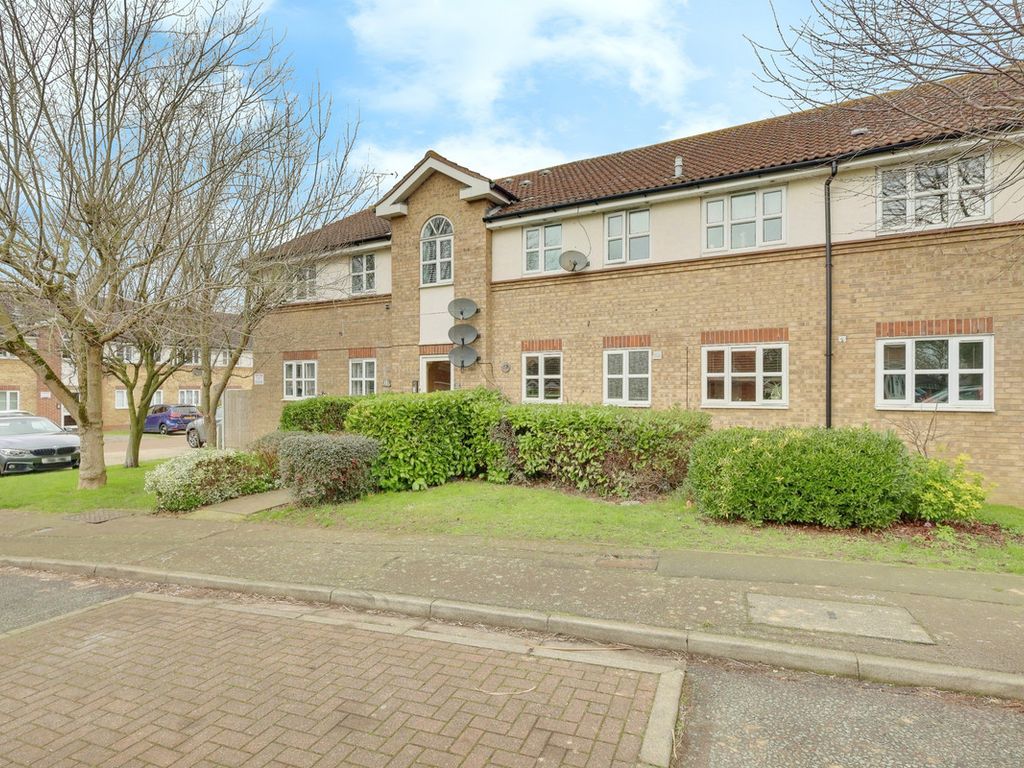 2 bed flat for sale in Dickens Drive, Basildon SS15, £210,000