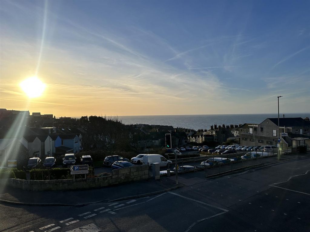 1 bed flat for sale in Fortuneswell, Portland DT5, £140,000