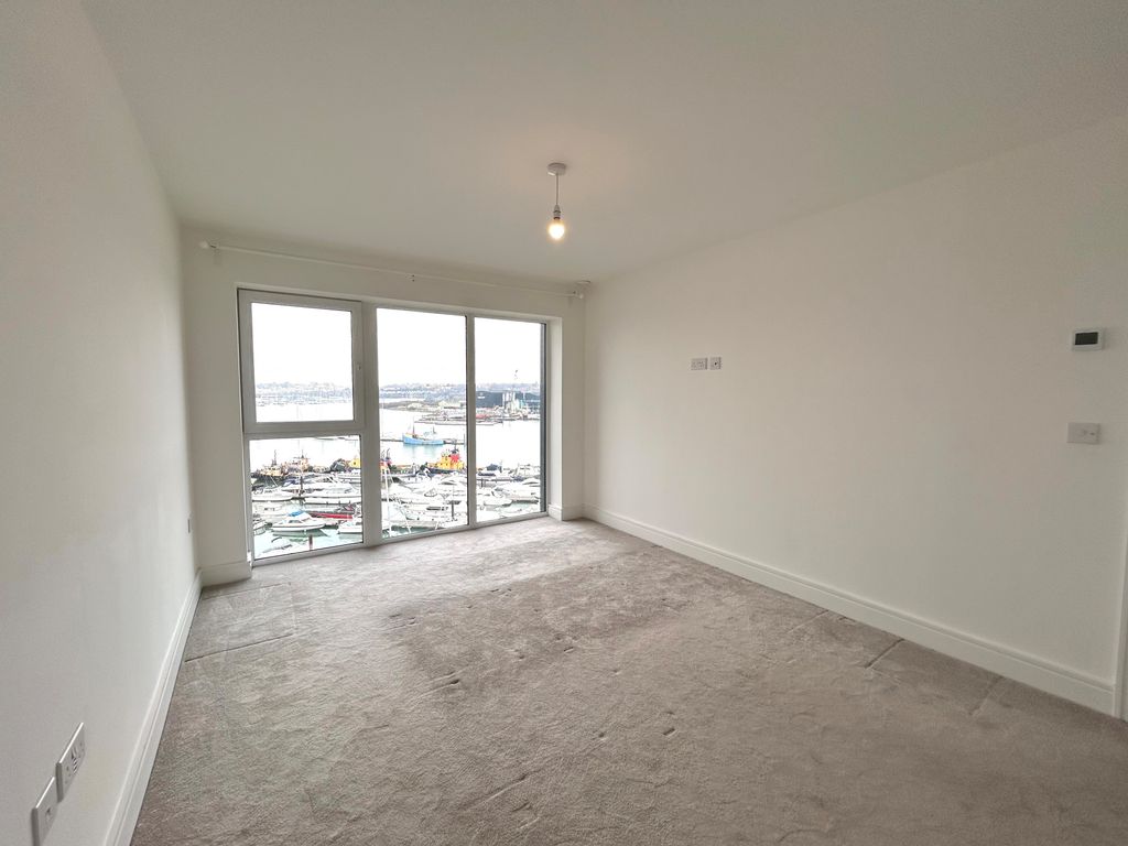 2 bed flat for sale in Thomas Blake Avenue, Southampton SO14, £310,000