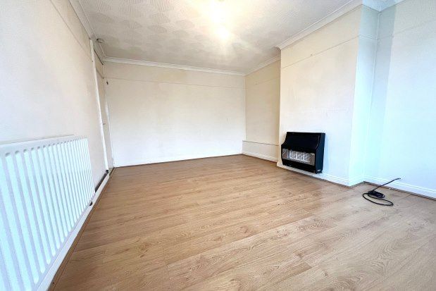 1 bed flat to rent in Bastable Avenue, Barking IG11, £1,300 pcm