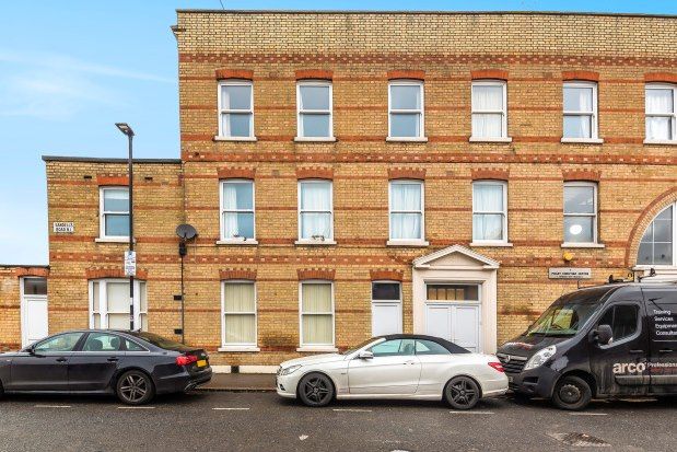 1 bed flat to rent in Randells Road, London N1, £1,400 pcm