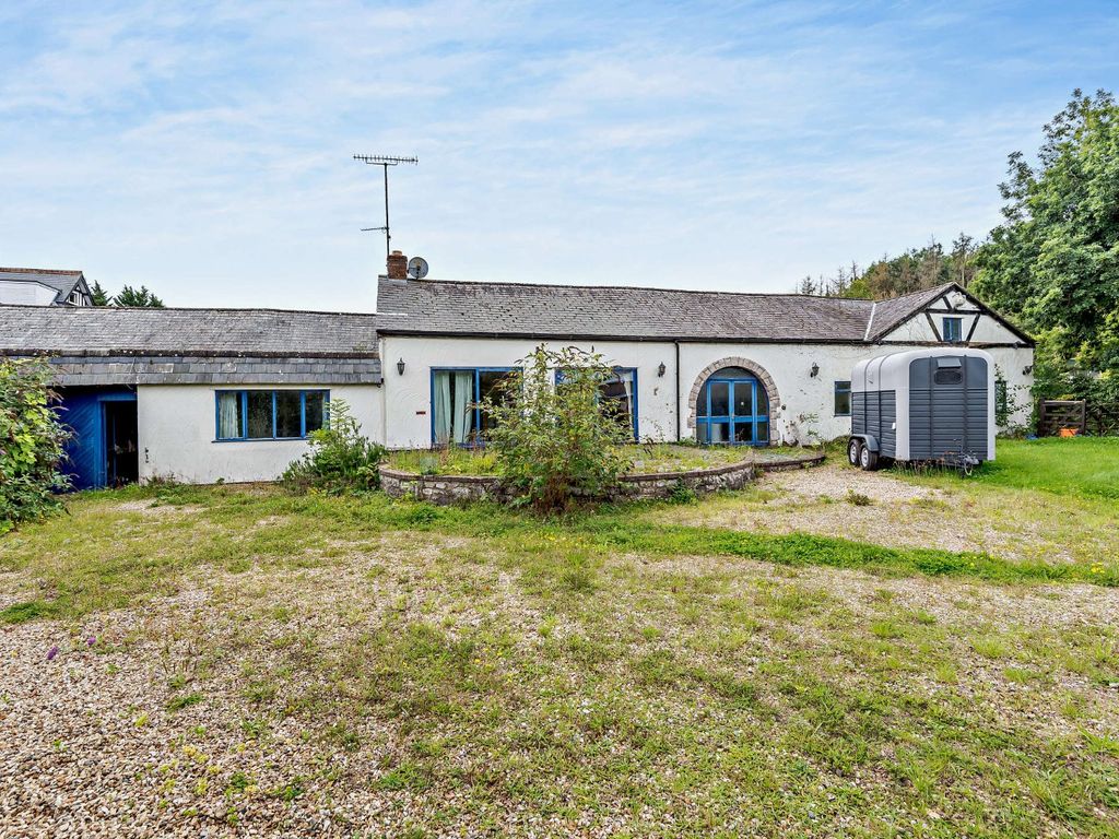 5 bed link-detached house for sale in Trefnant, Denbigh, Denbighshire LL16, £350,000