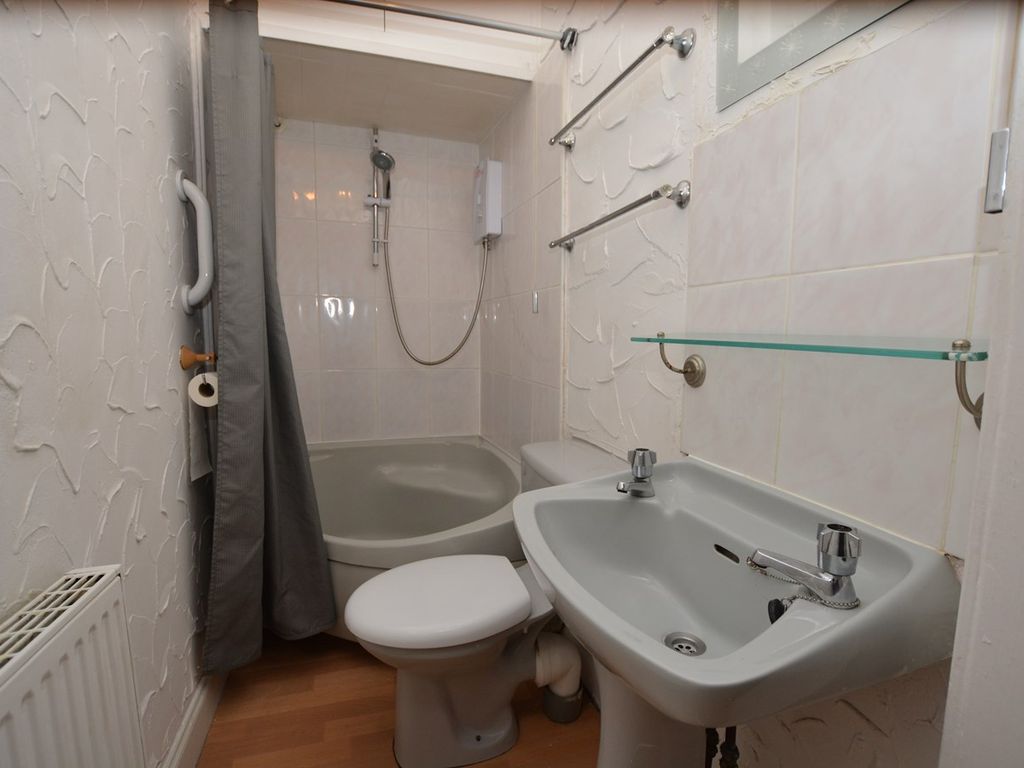 1 bed flat for sale in Dick Road, Kilmarnock KA1, £35,000