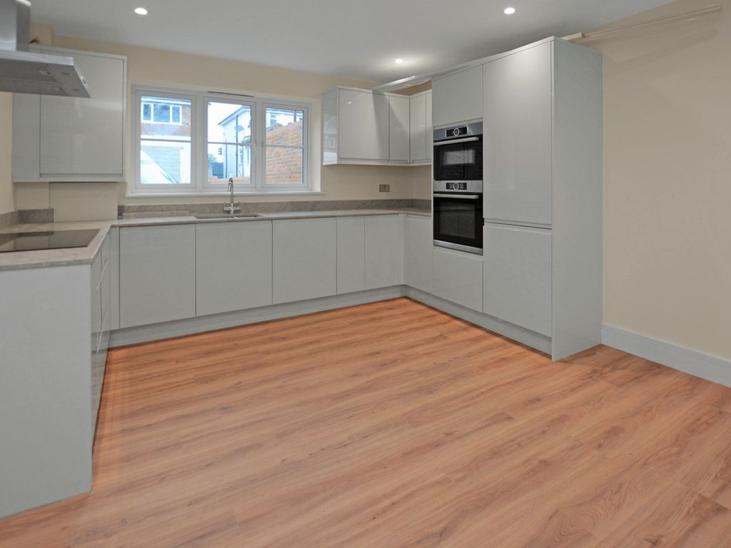 2 bed flat for sale in 3 - 5 Station Road, Amersham HP7, £435,000