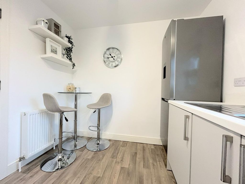 2 bed flat for sale in Forbes Place, Laurieston FK2, £129,995