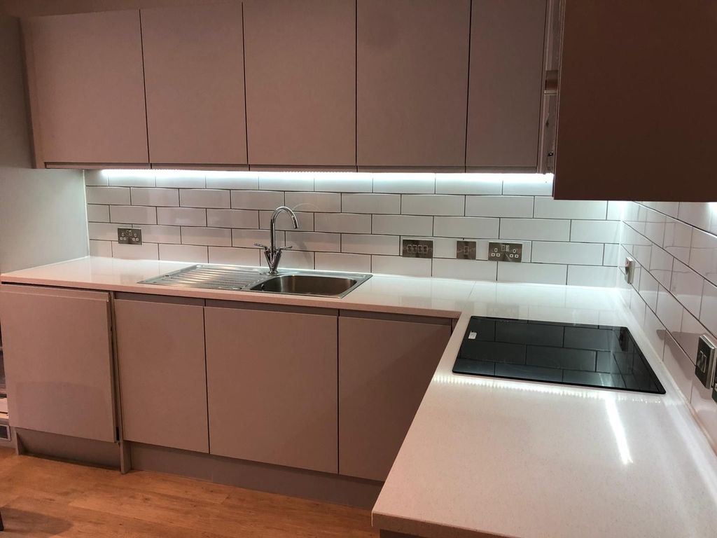 2 bed flat to rent in Newton Street, Manchester M1, £1,350 pcm