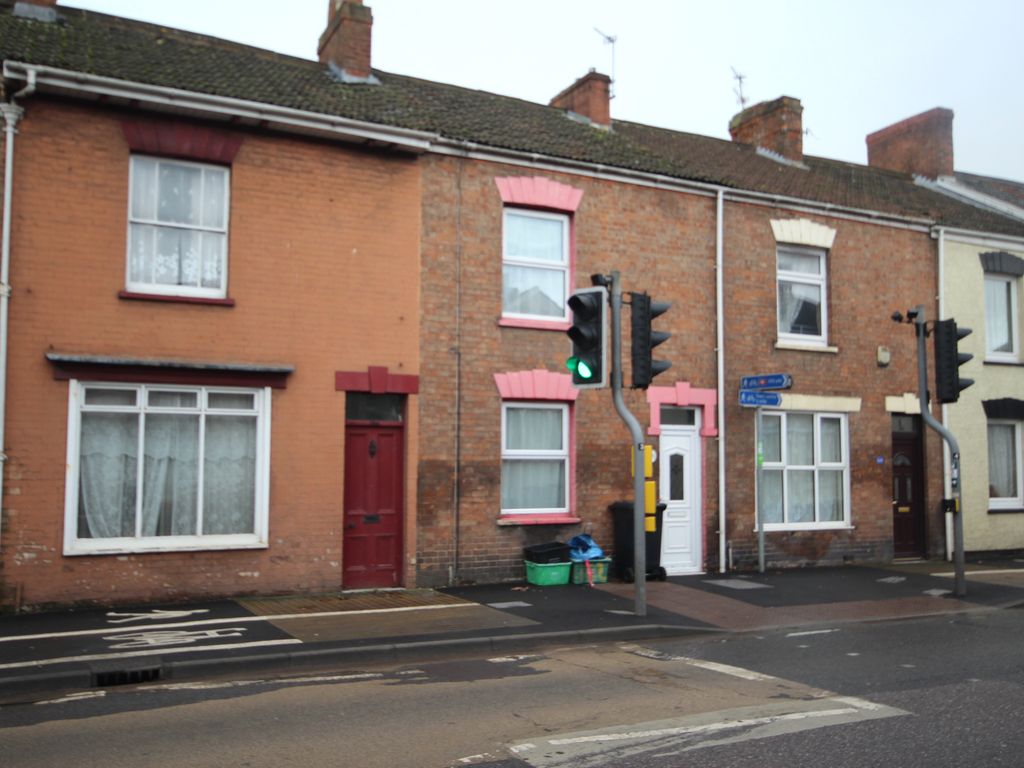 3 bed terraced house for sale in St. John Street, Bridgwater TA6, £130,000