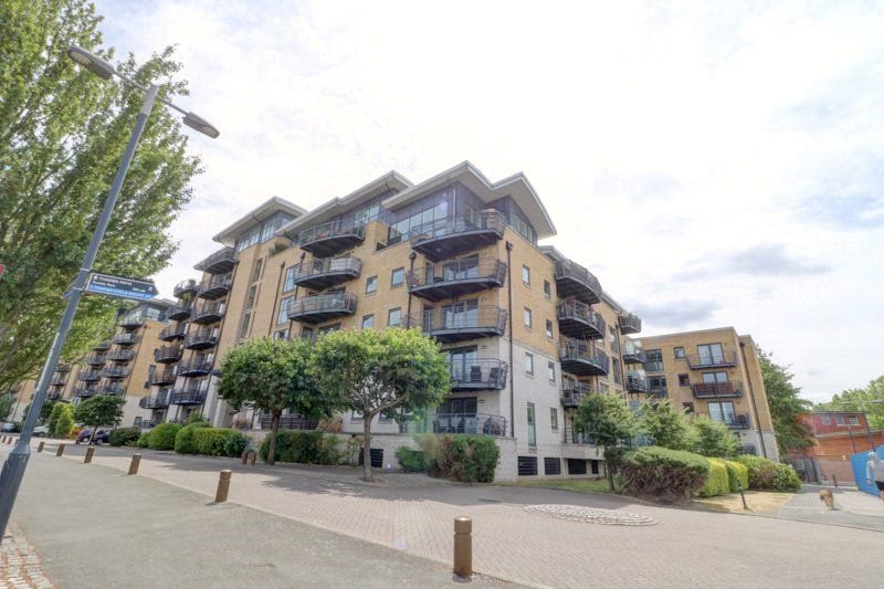 2 bed flat to rent in Stretton Mansions, Glaisher Street, Deptford SE8, £2,250 pcm