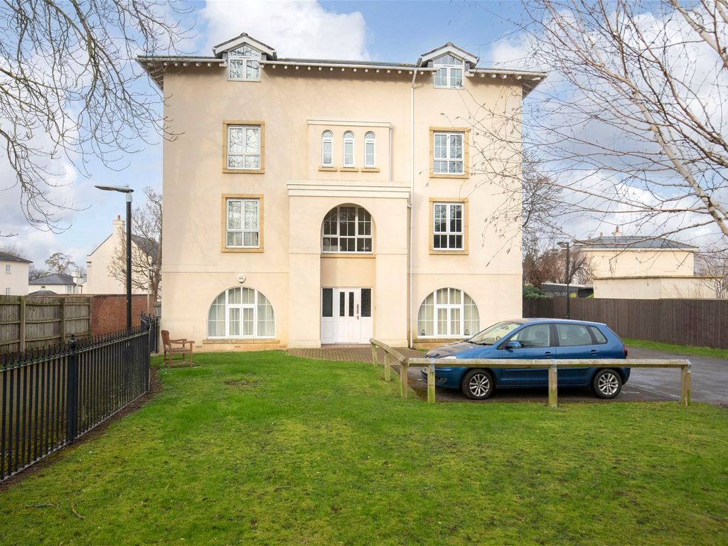 2 bed flat for sale in The Park, Cheltenham GL50, £280,000